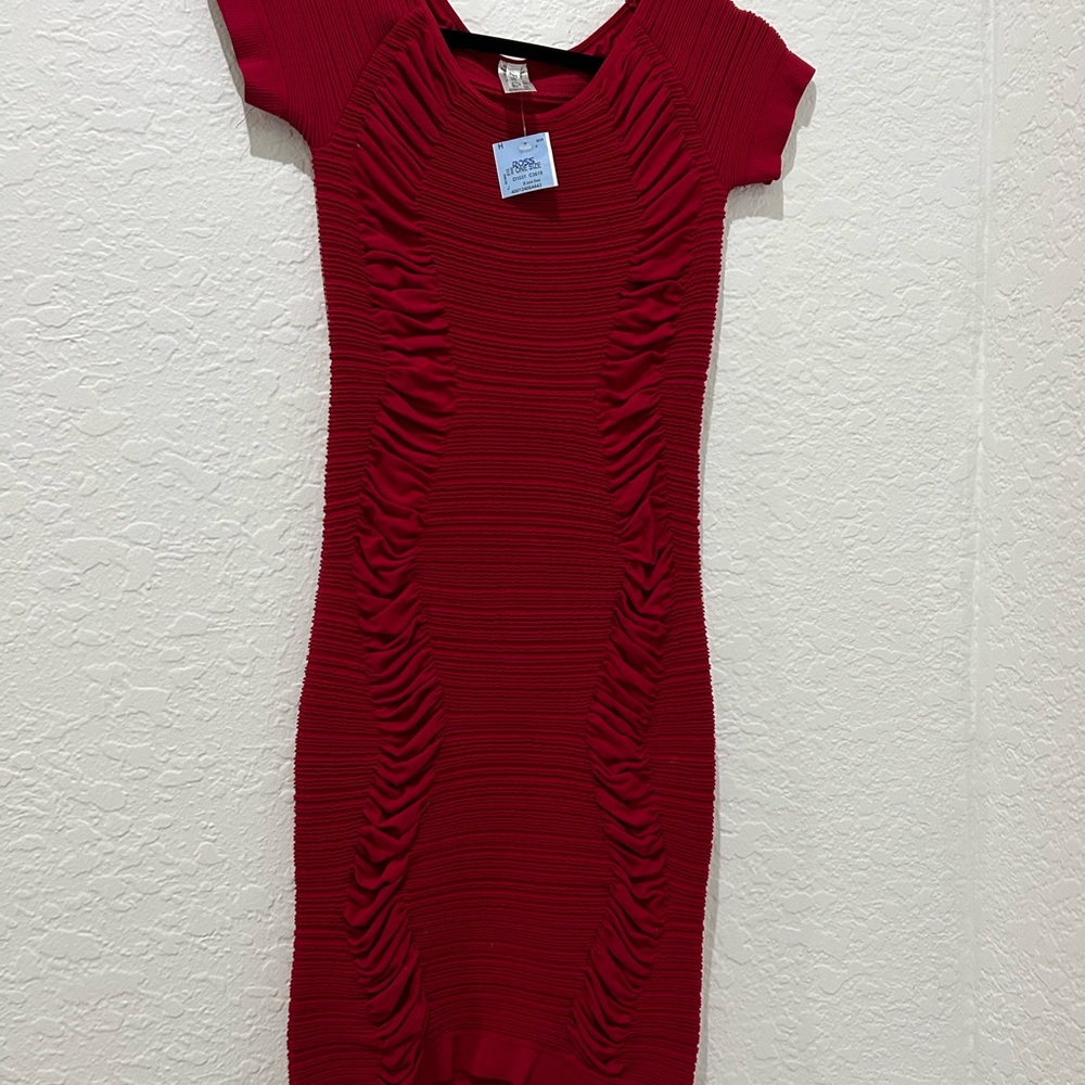 🔥 DEALS 🔥
PRIME CUT • Red Scrunched Sassy Dress • size ( One Size) - Picture 7 of 8